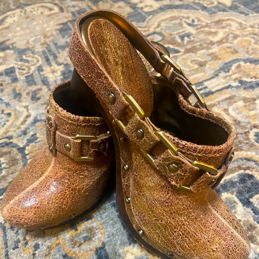 Vince Camuto Distressed Caramel Mule